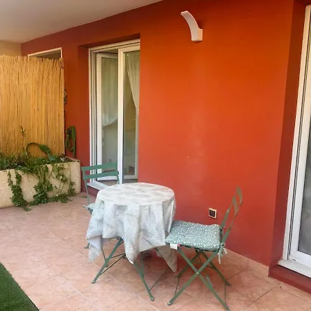 En Rez De Jardin - Le Juvenal
